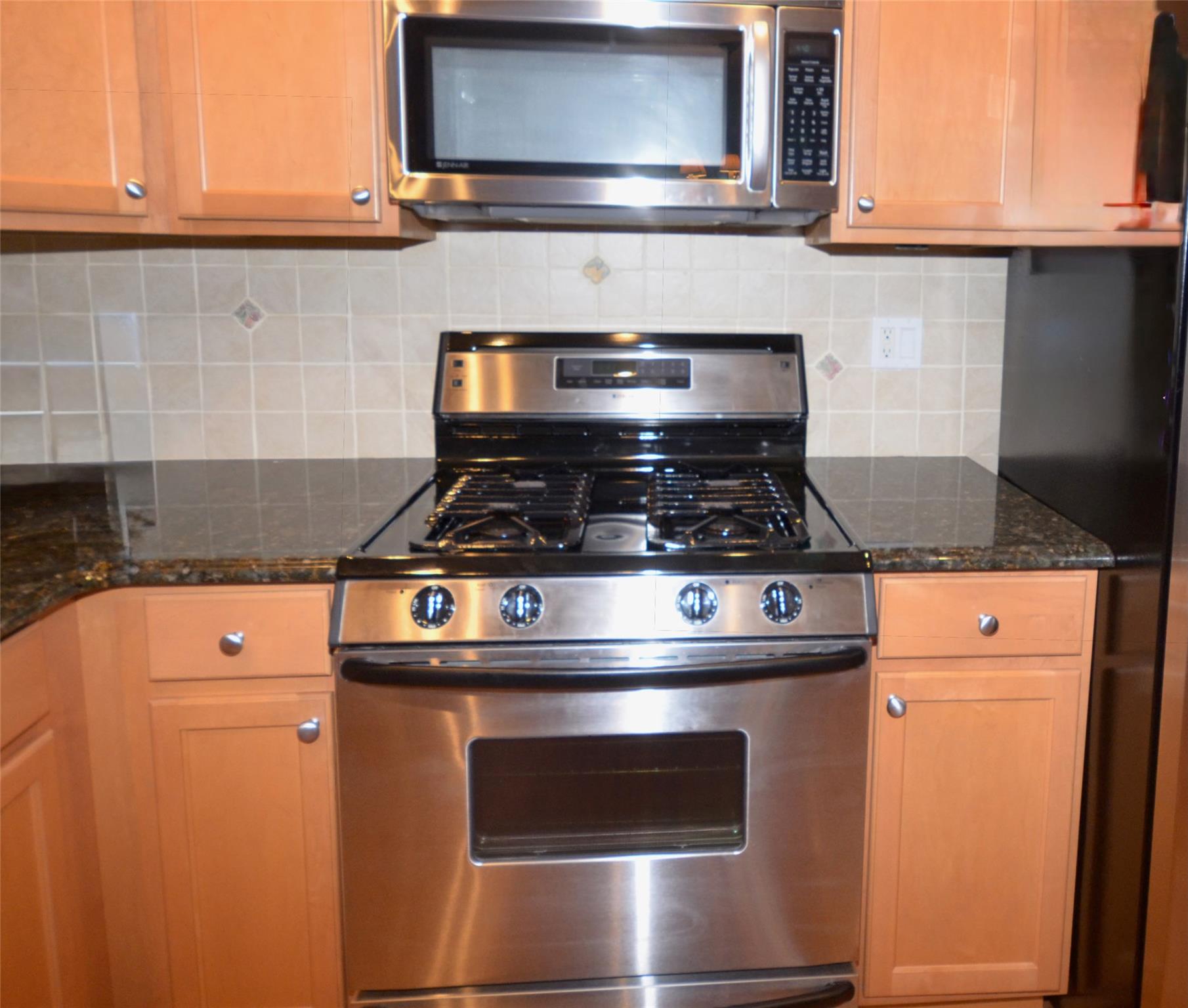 657 Balfour Place, Melville, New York image 3