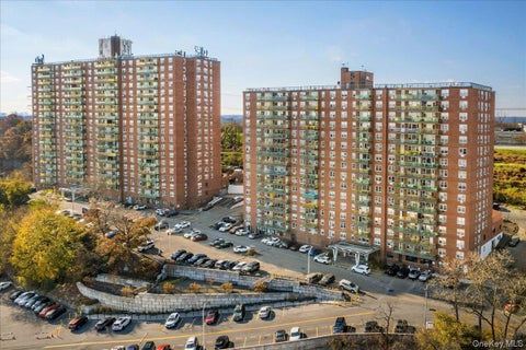 Homes For Sale - 1841 Central Park Avenue #19L<br/> Yonkers, NY 10710