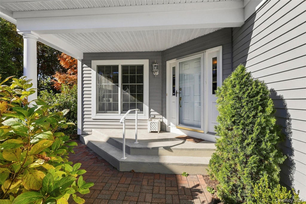 Photo of 81 Club Pointe Drive, White Plains, NY 10605 (MLS # 1066342)