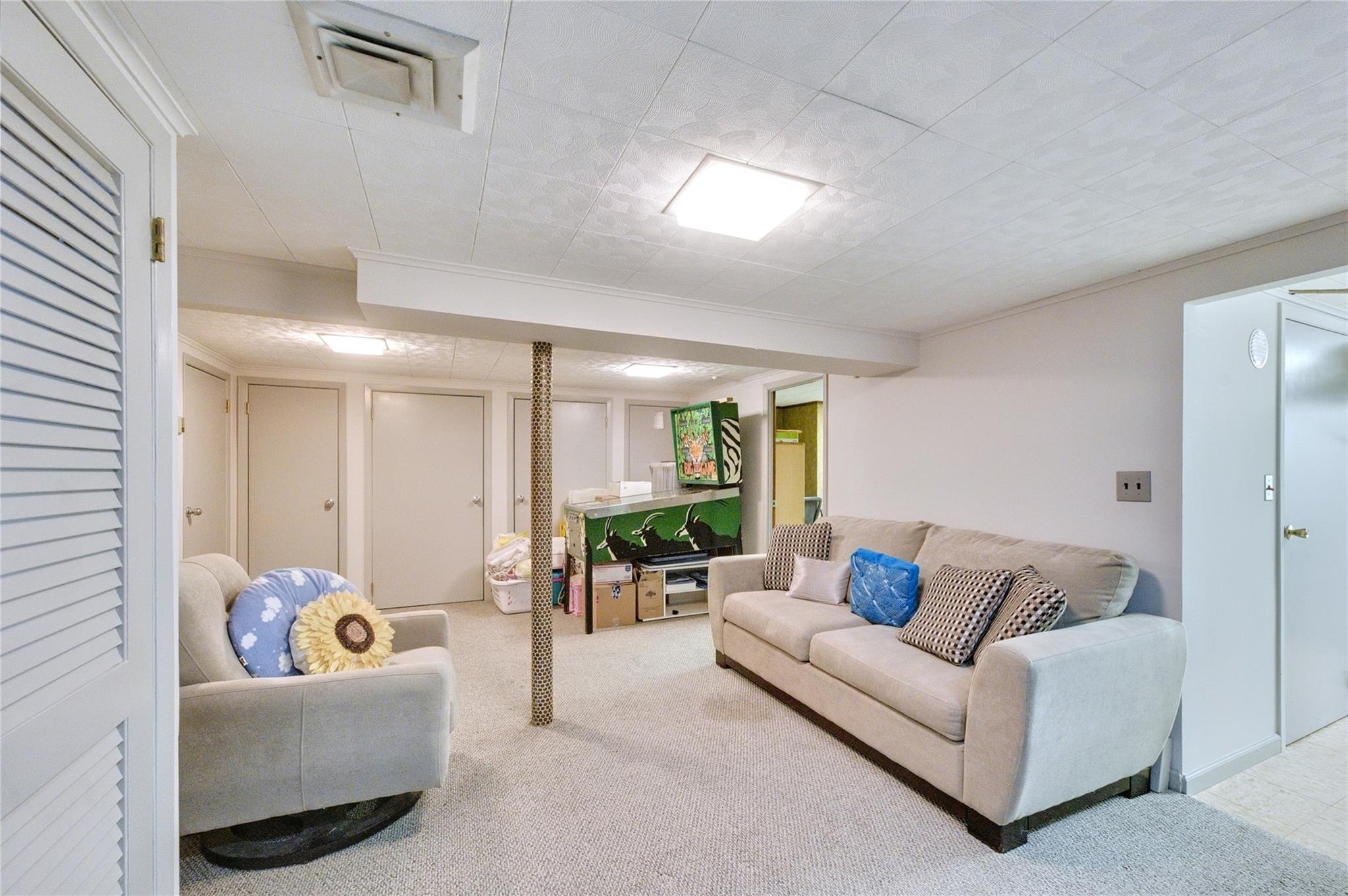 29 Cross Bow Lane, Commack, New York image 22