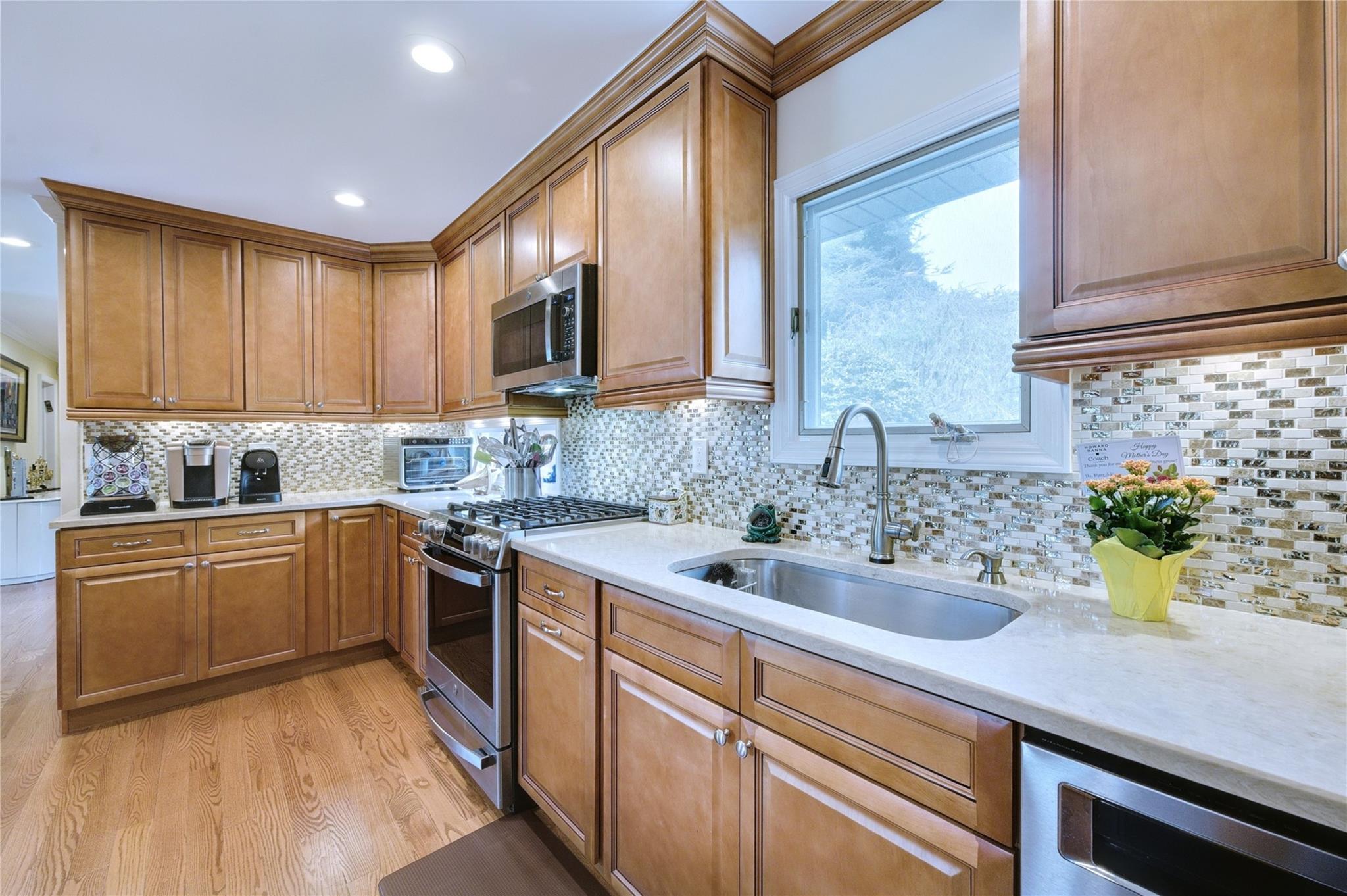29 Cross Bow Lane, Commack, New York image 6