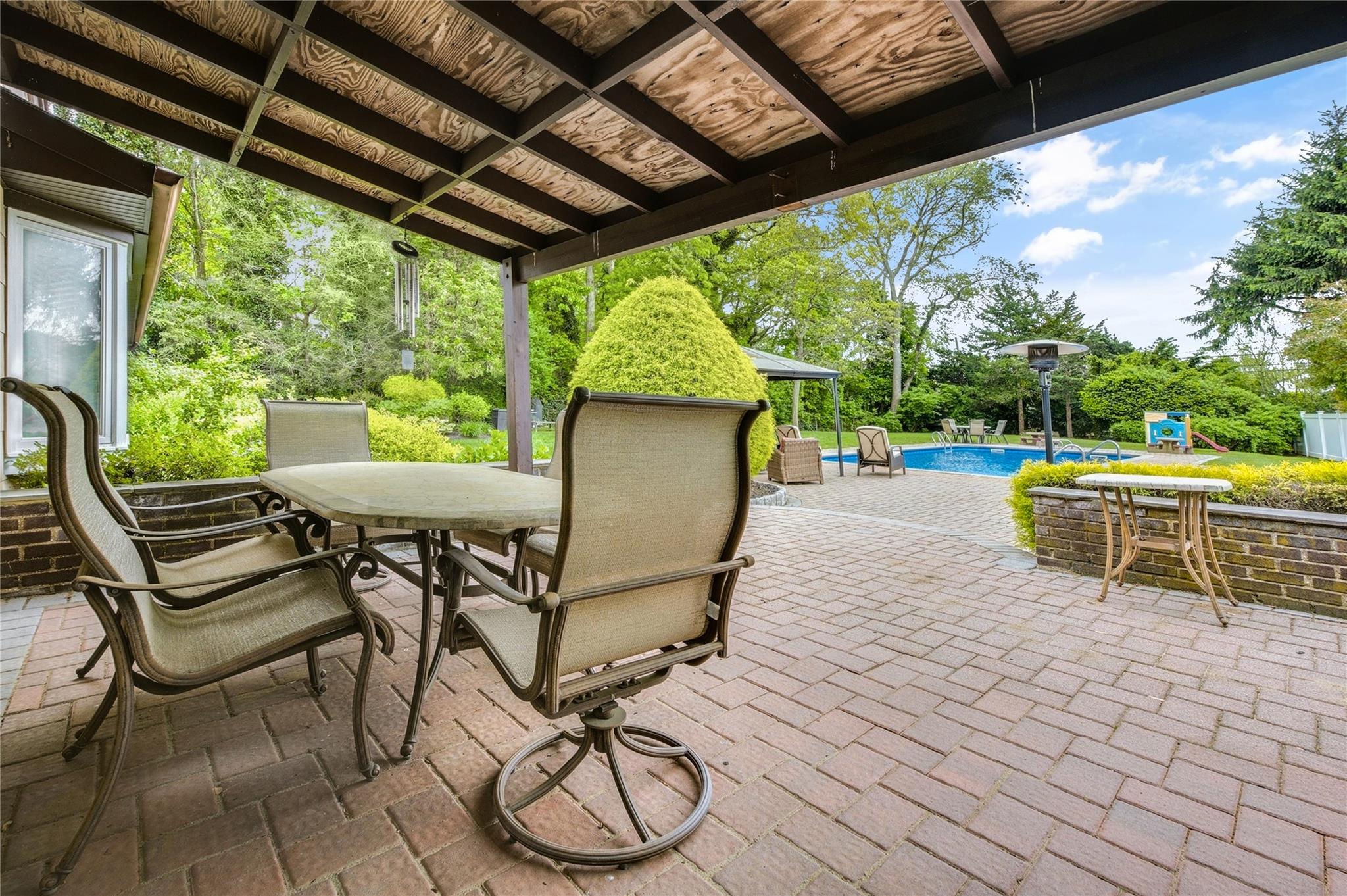 29 Cross Bow Lane, Commack, New York image 23