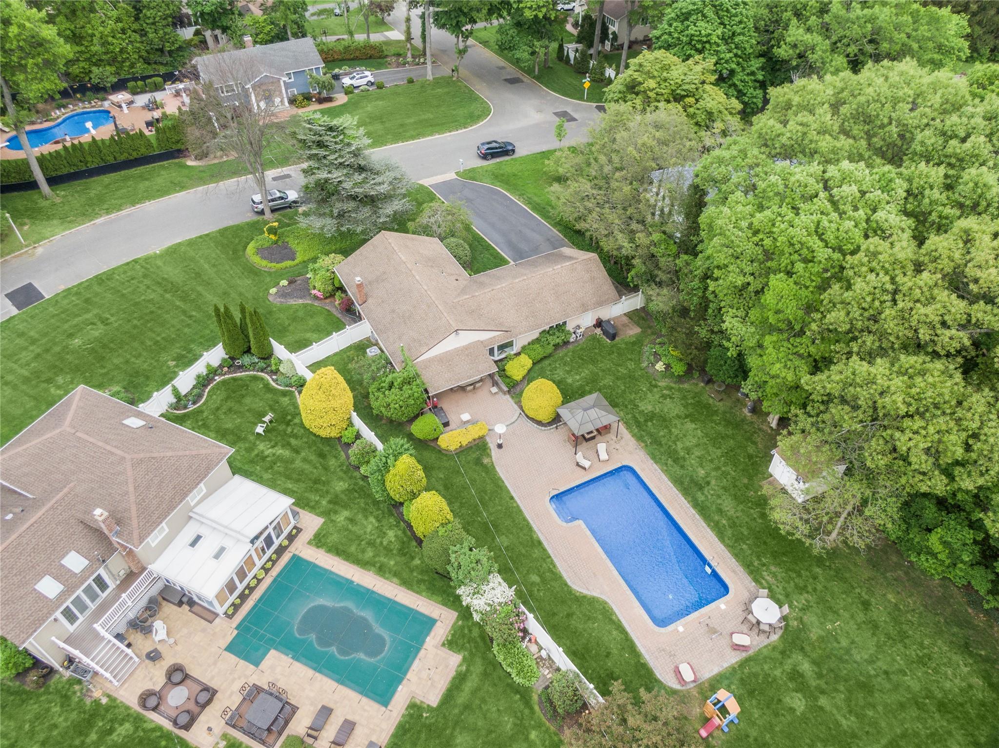 29 Cross Bow Lane, Commack, New York image 32