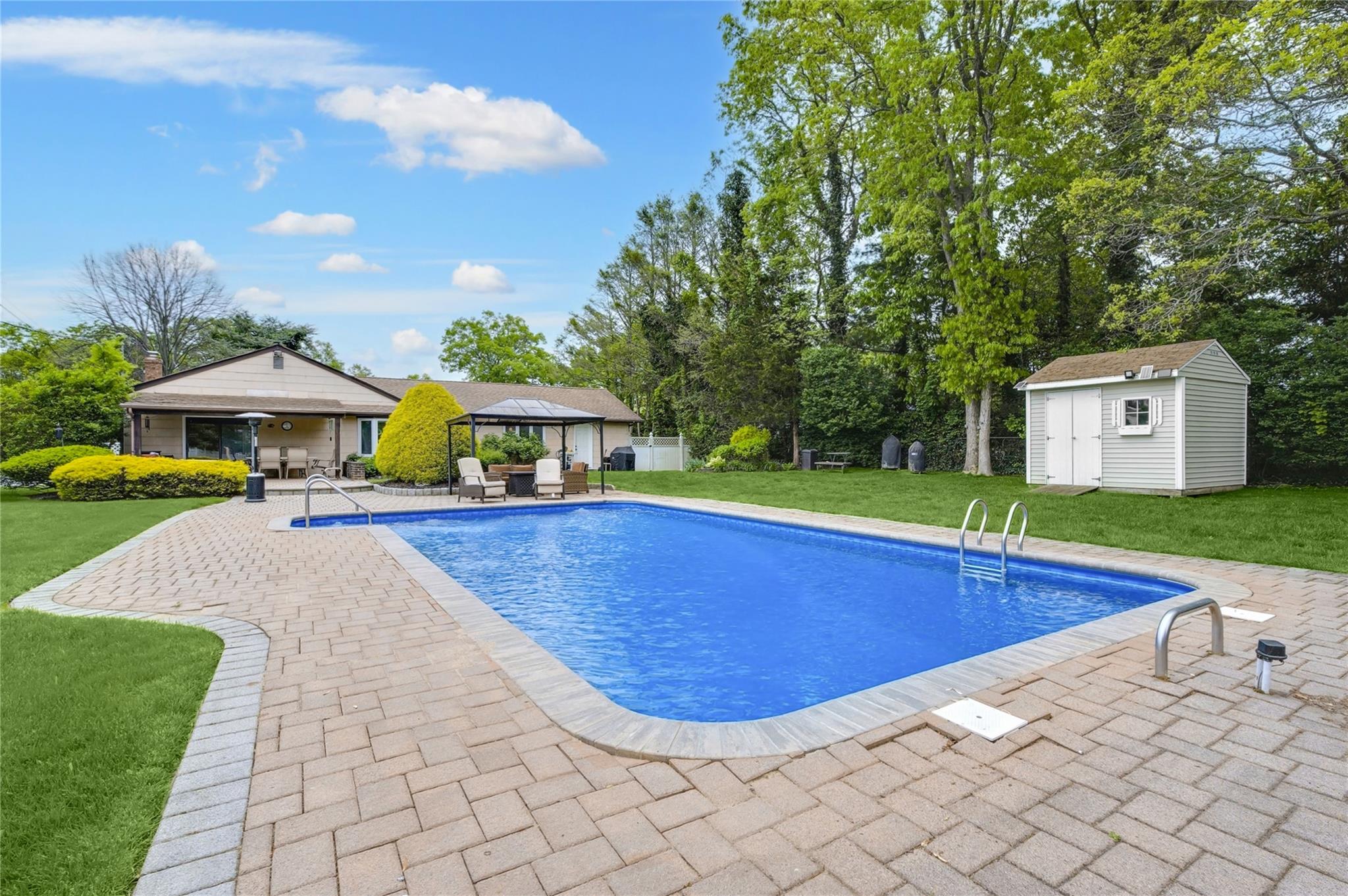 29 Cross Bow Lane, Commack, New York image 27