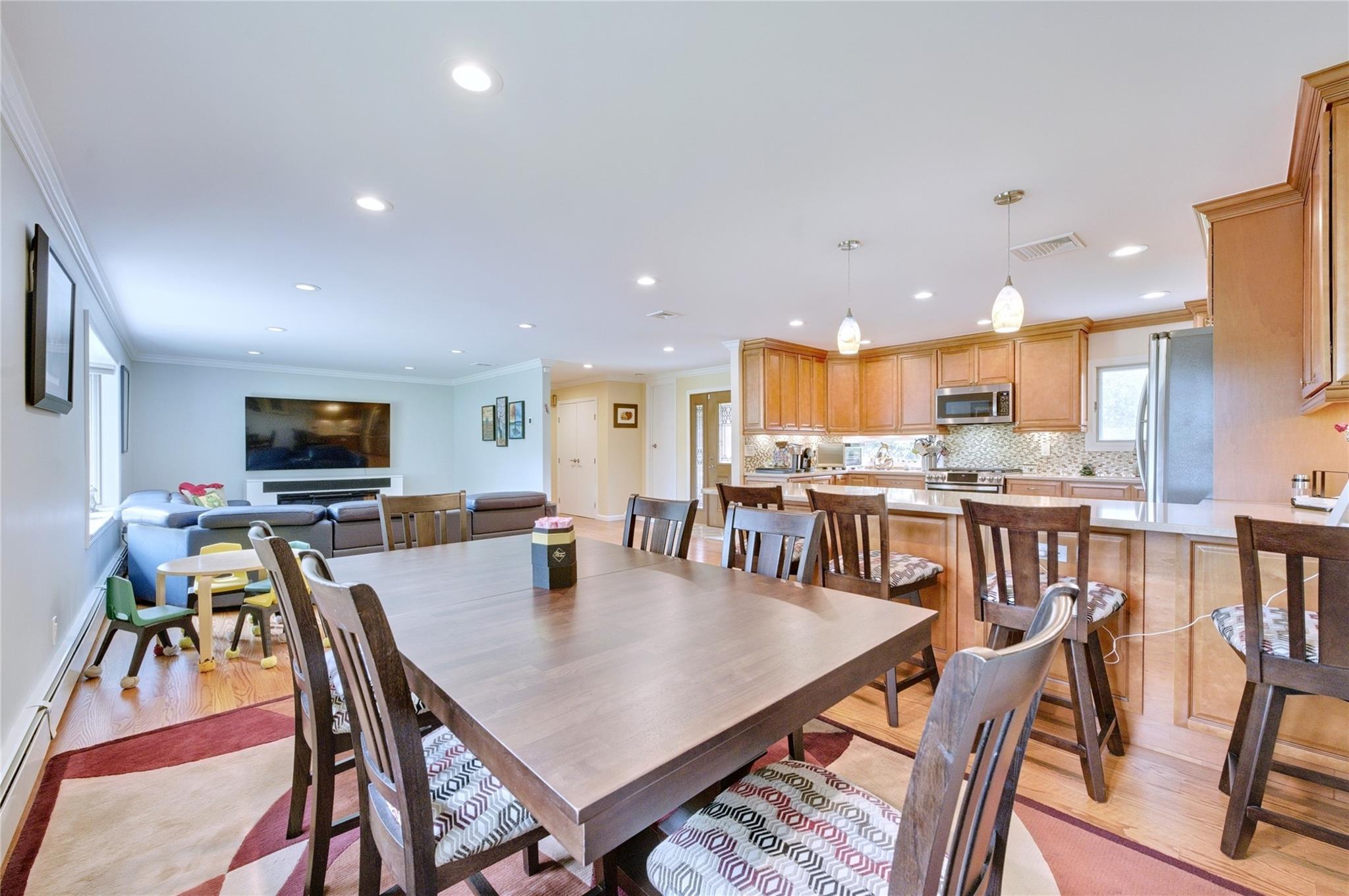 29 Cross Bow Lane, Commack, New York image 10