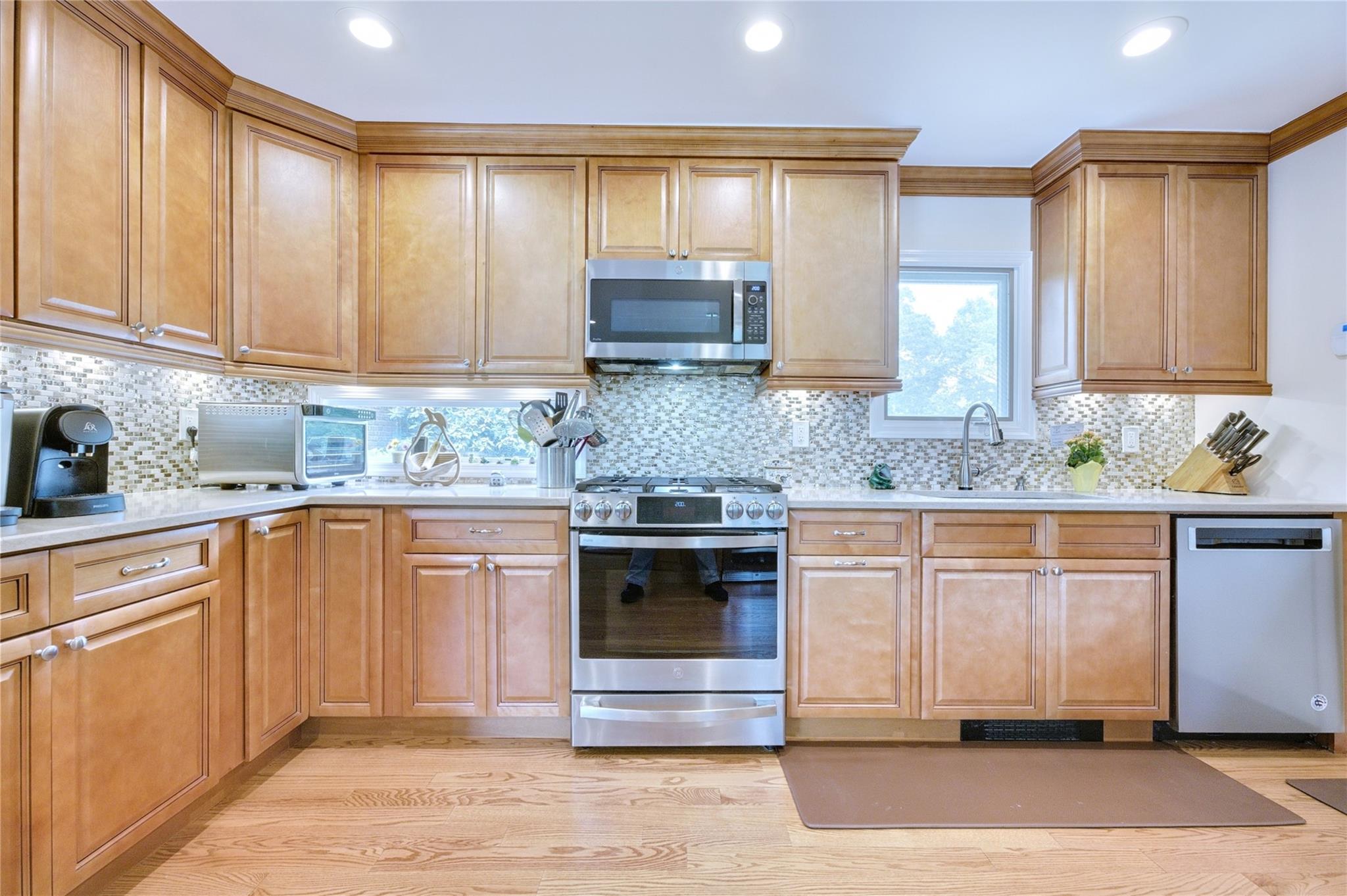 29 Cross Bow Lane, Commack, New York image 5
