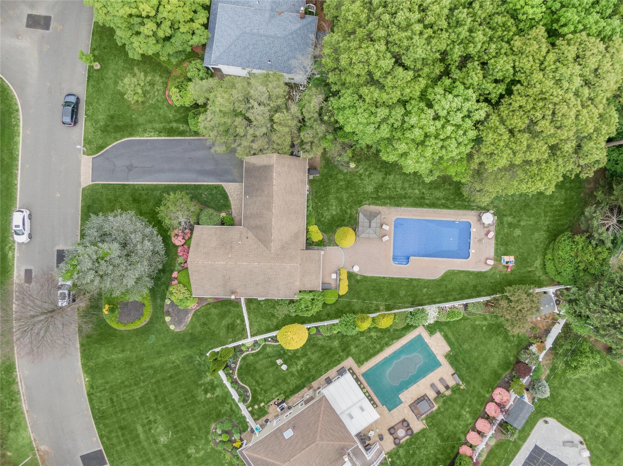 29 Cross Bow Lane, Commack, New York image 31