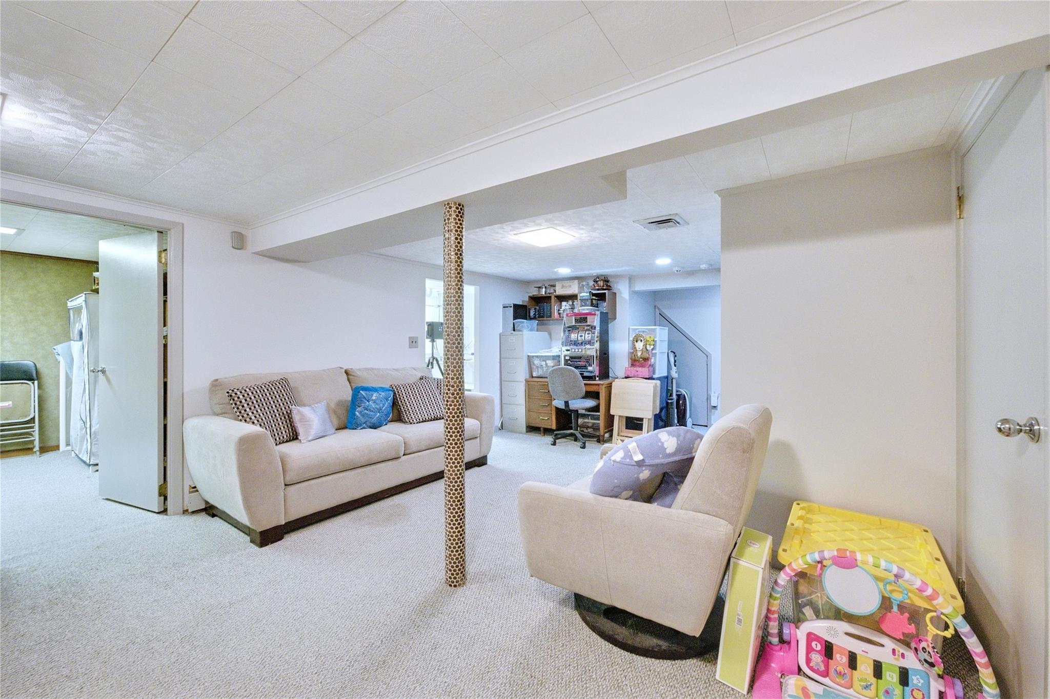 29 Cross Bow Lane, Commack, New York image 21