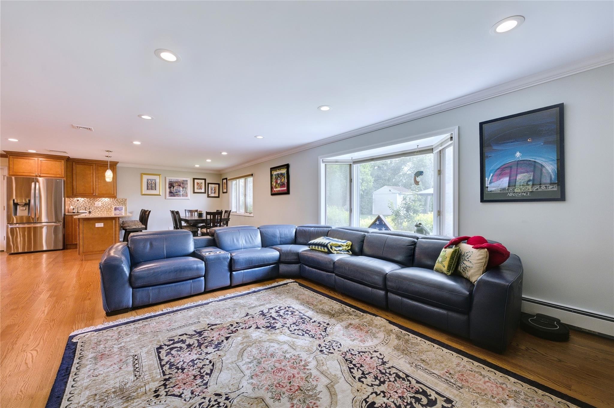 29 Cross Bow Lane, Commack, New York image 12