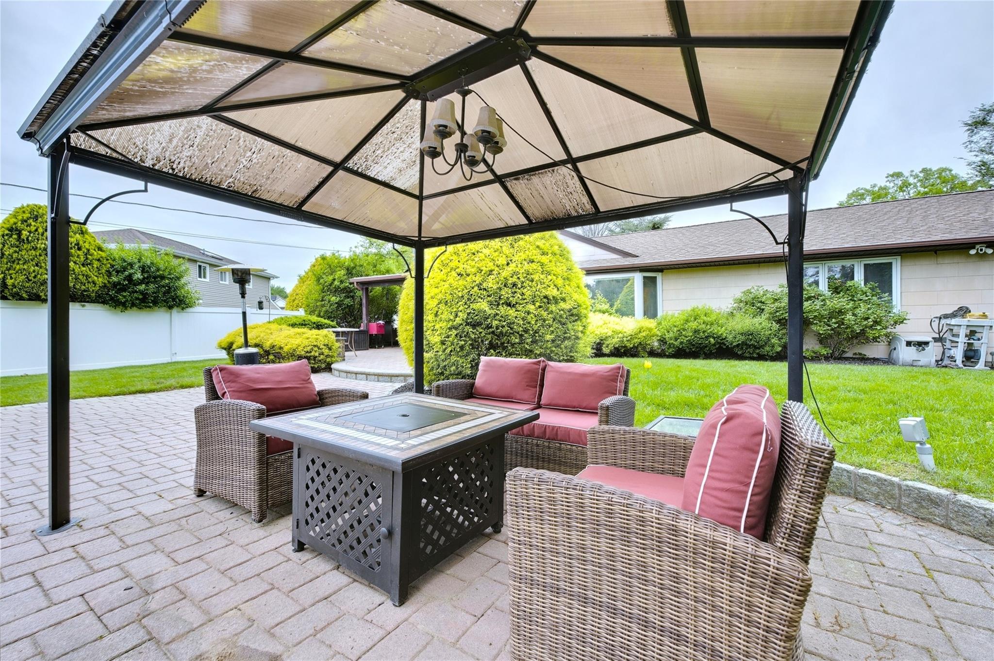29 Cross Bow Lane, Commack, New York image 25