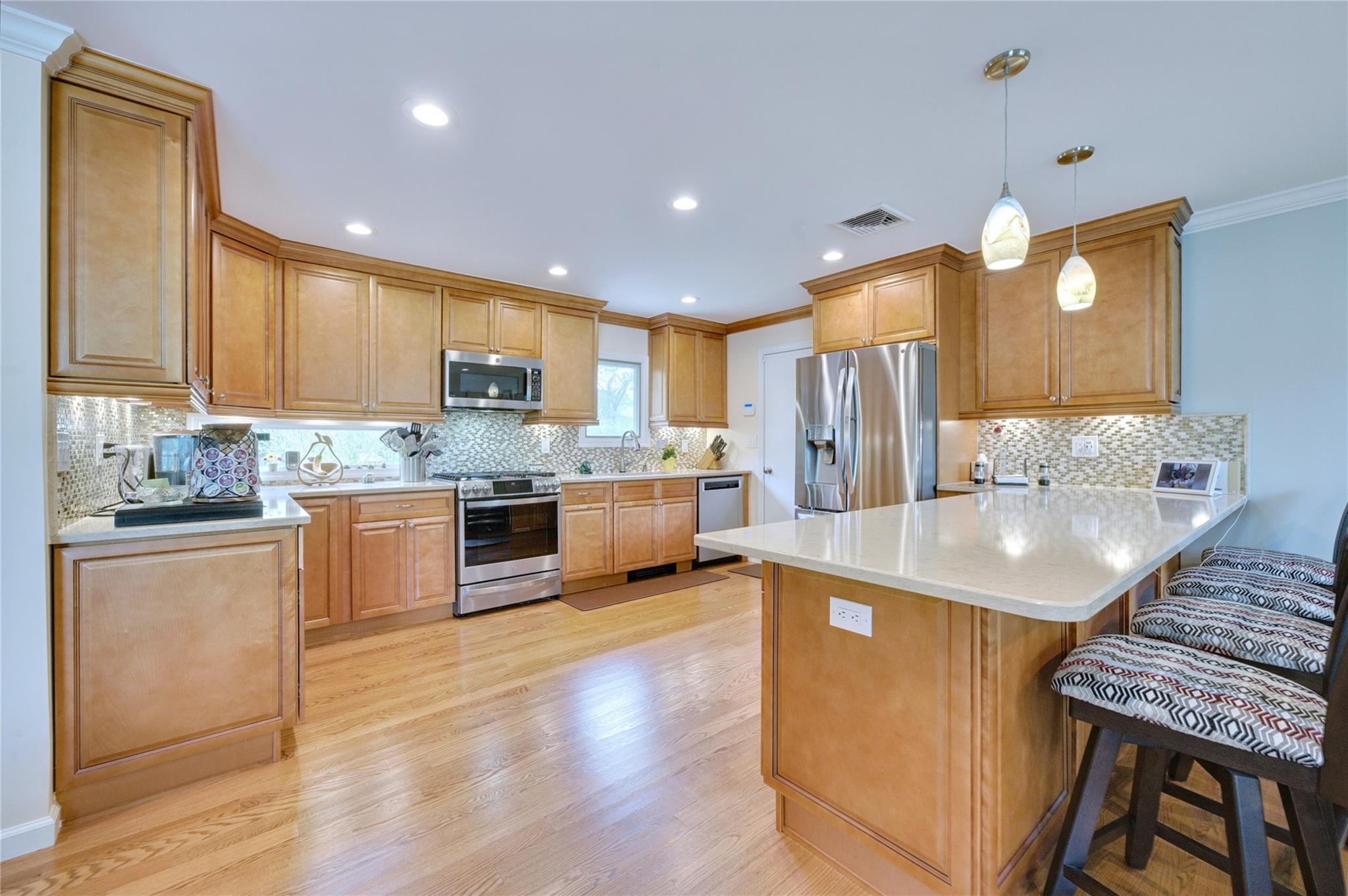 29 Cross Bow Lane, Commack, New York image 7