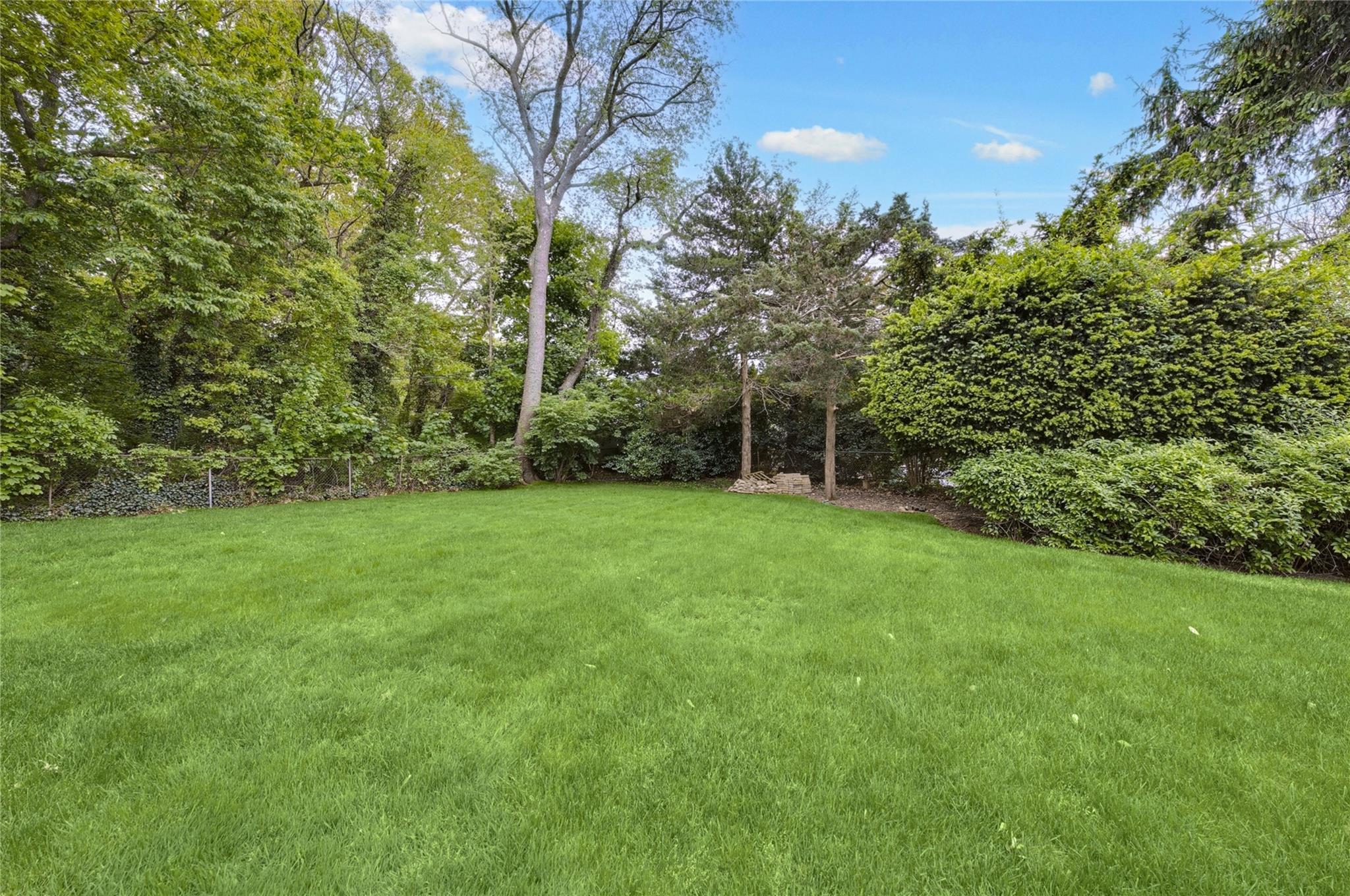 29 Cross Bow Lane, Commack, New York image 30