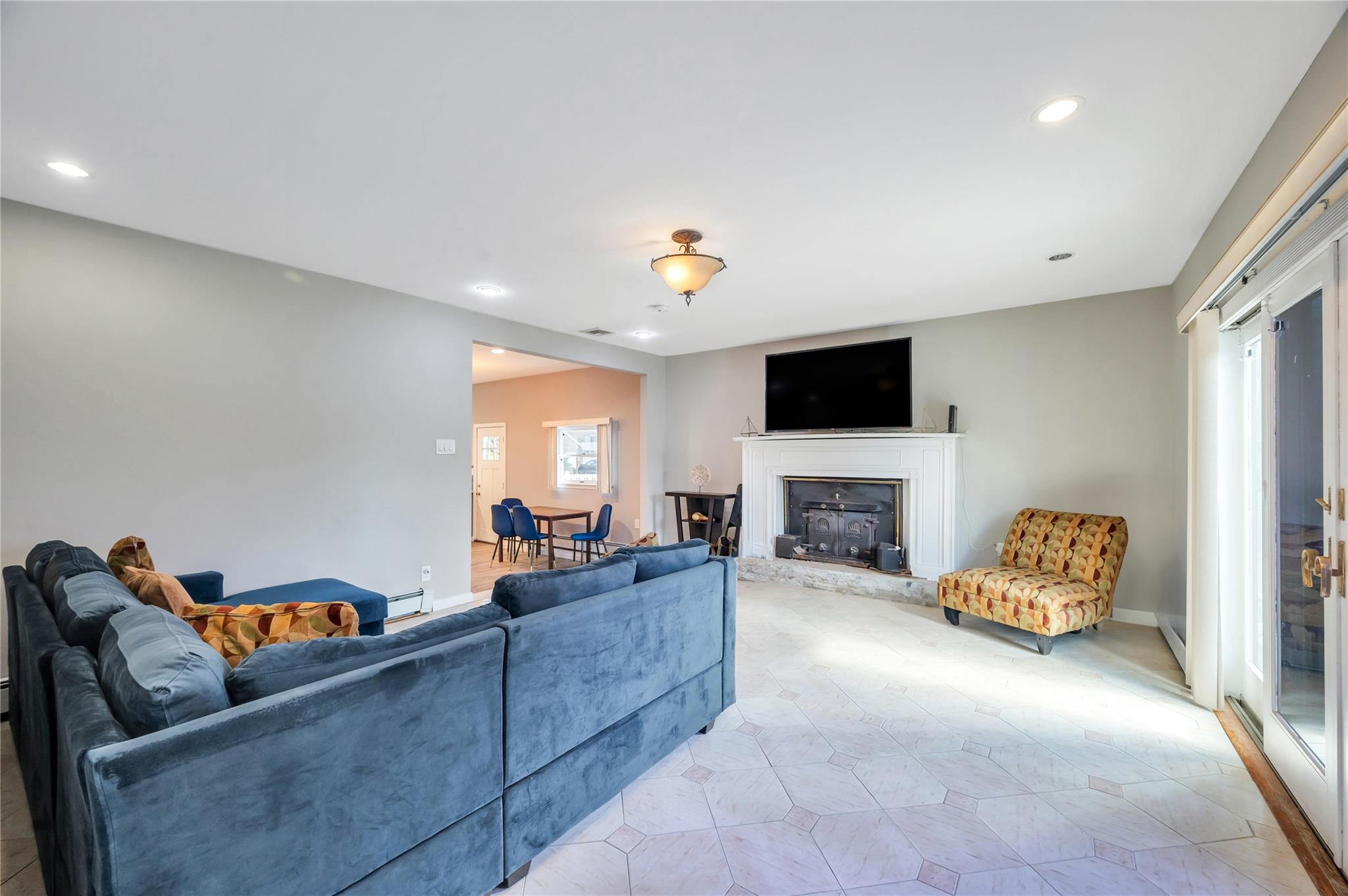 818 W Windmill Avenue, West Babylon, New York image 34