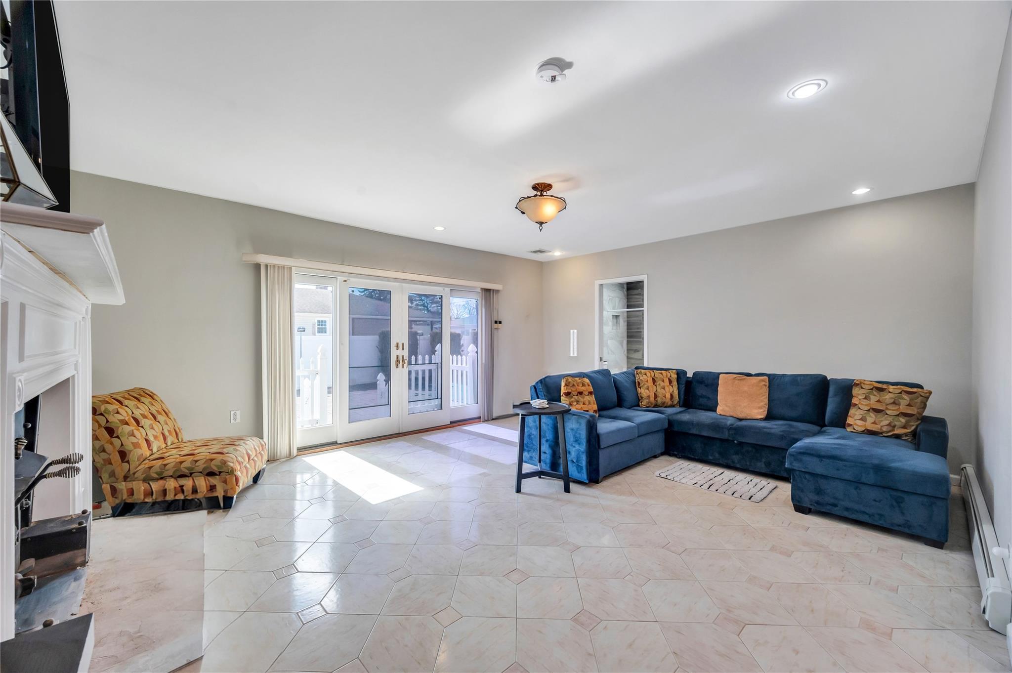 818 W Windmill Avenue, West Babylon, New York image 32