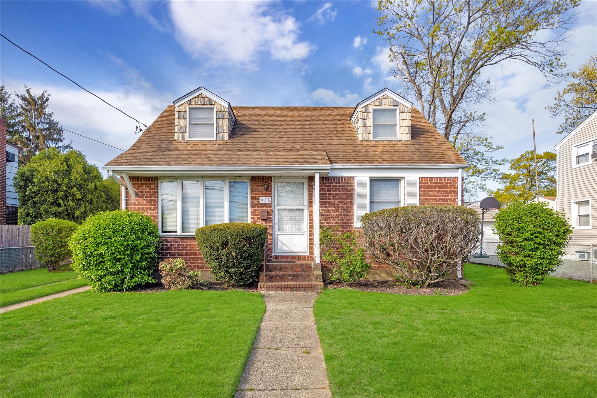 528 Coakley Street, East Meadow, New York image 1