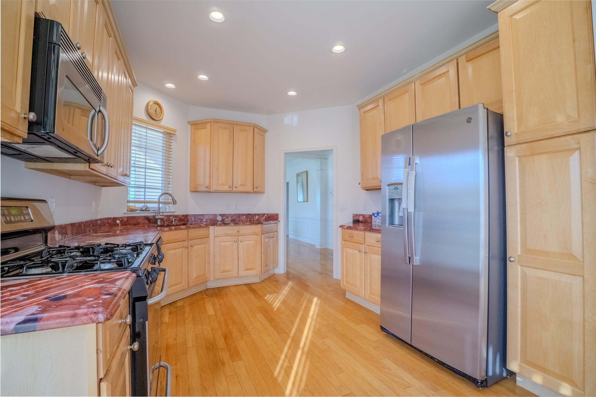 20 Oakhurst Court, Mount Sinai, New York image 12