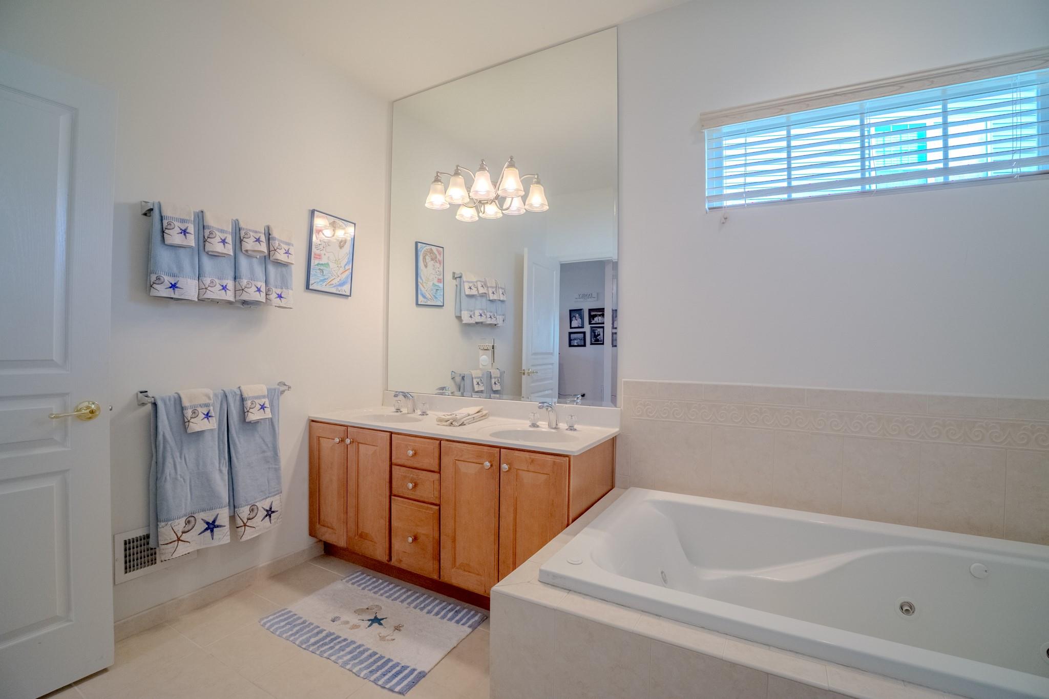 20 Oakhurst Court, Mount Sinai, New York image 18