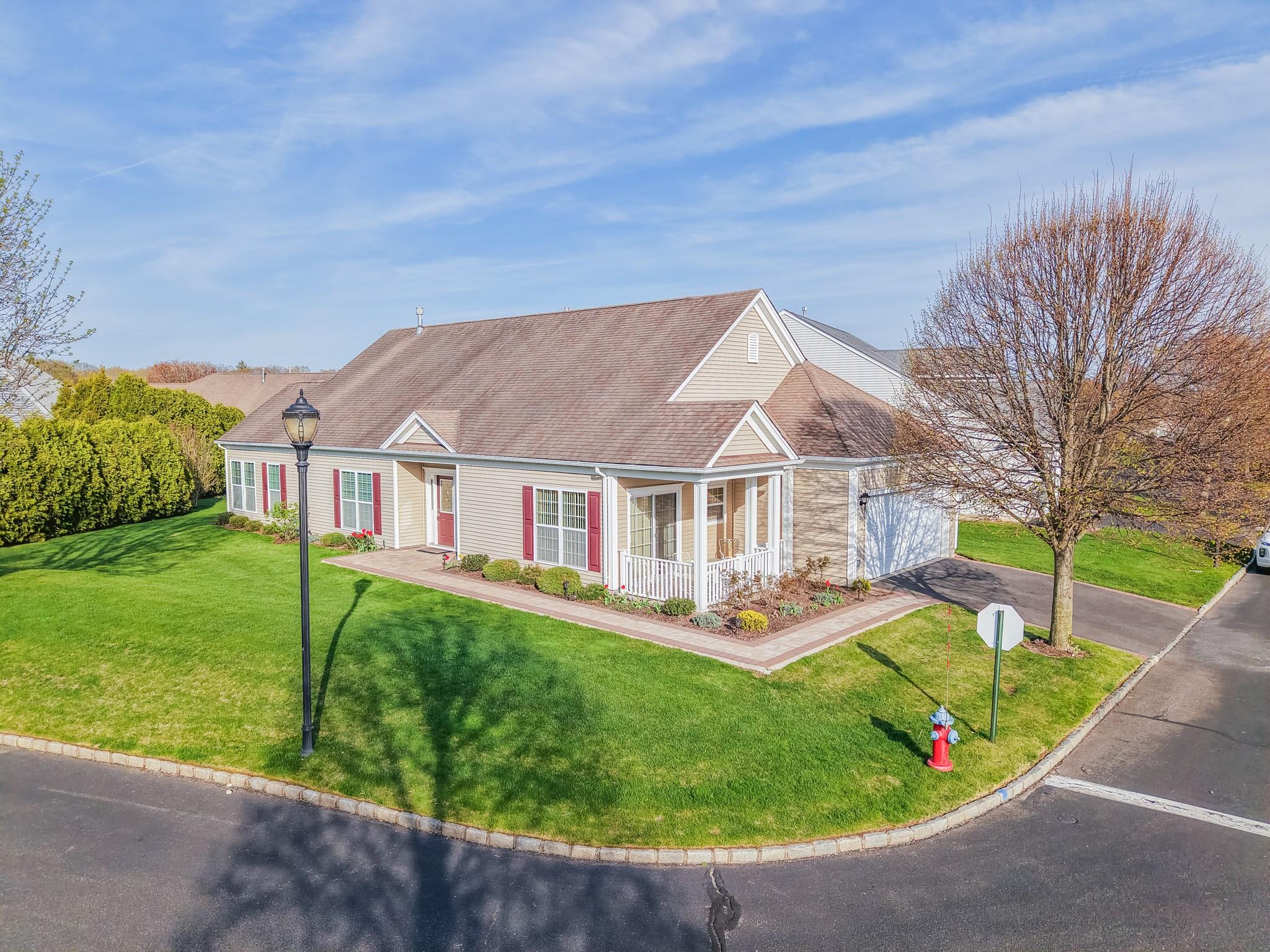 20 Oakhurst Court, Mount Sinai, New York image 1