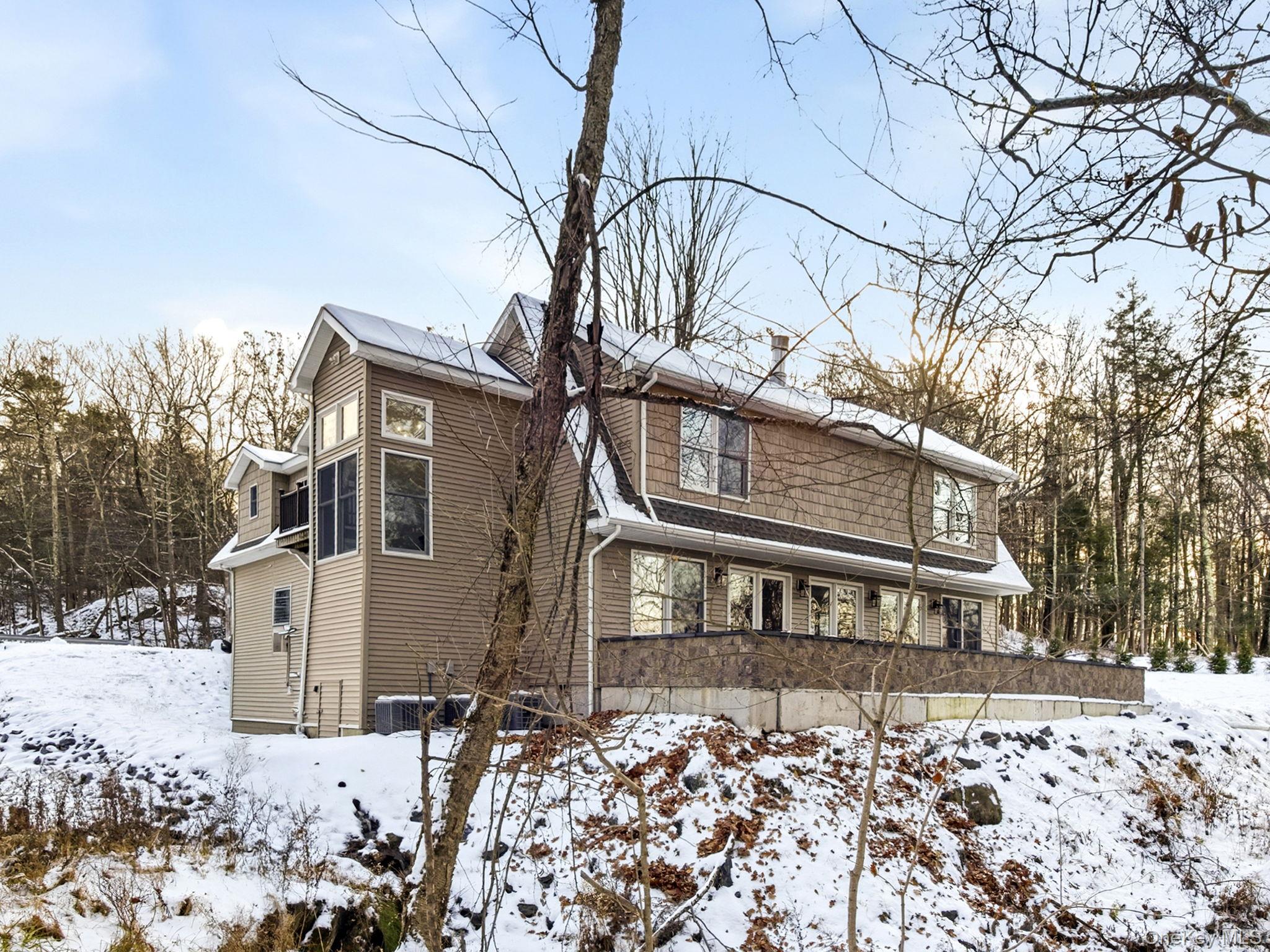 Rhinebeck, New York 12572, United States, 3 Bedrooms Bedrooms, ,3 BathroomsBathrooms,Residential,Active,251840