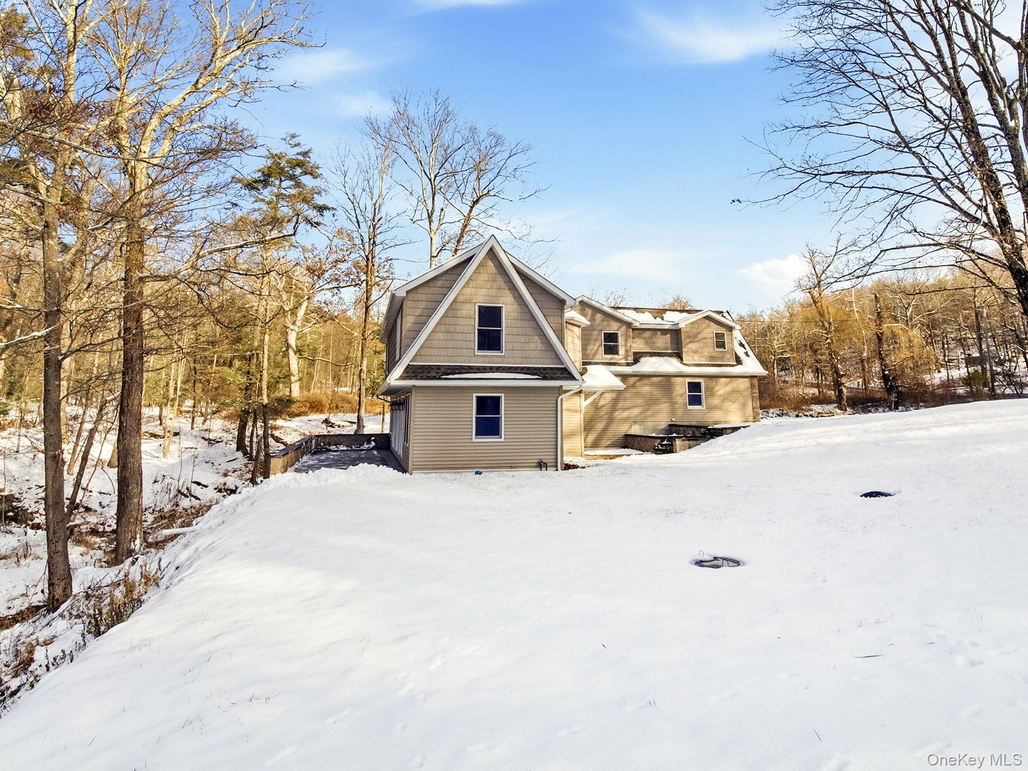 Rhinebeck, New York 12572, United States, 3 Bedrooms Bedrooms, ,3 BathroomsBathrooms,Residential,Active,251840
