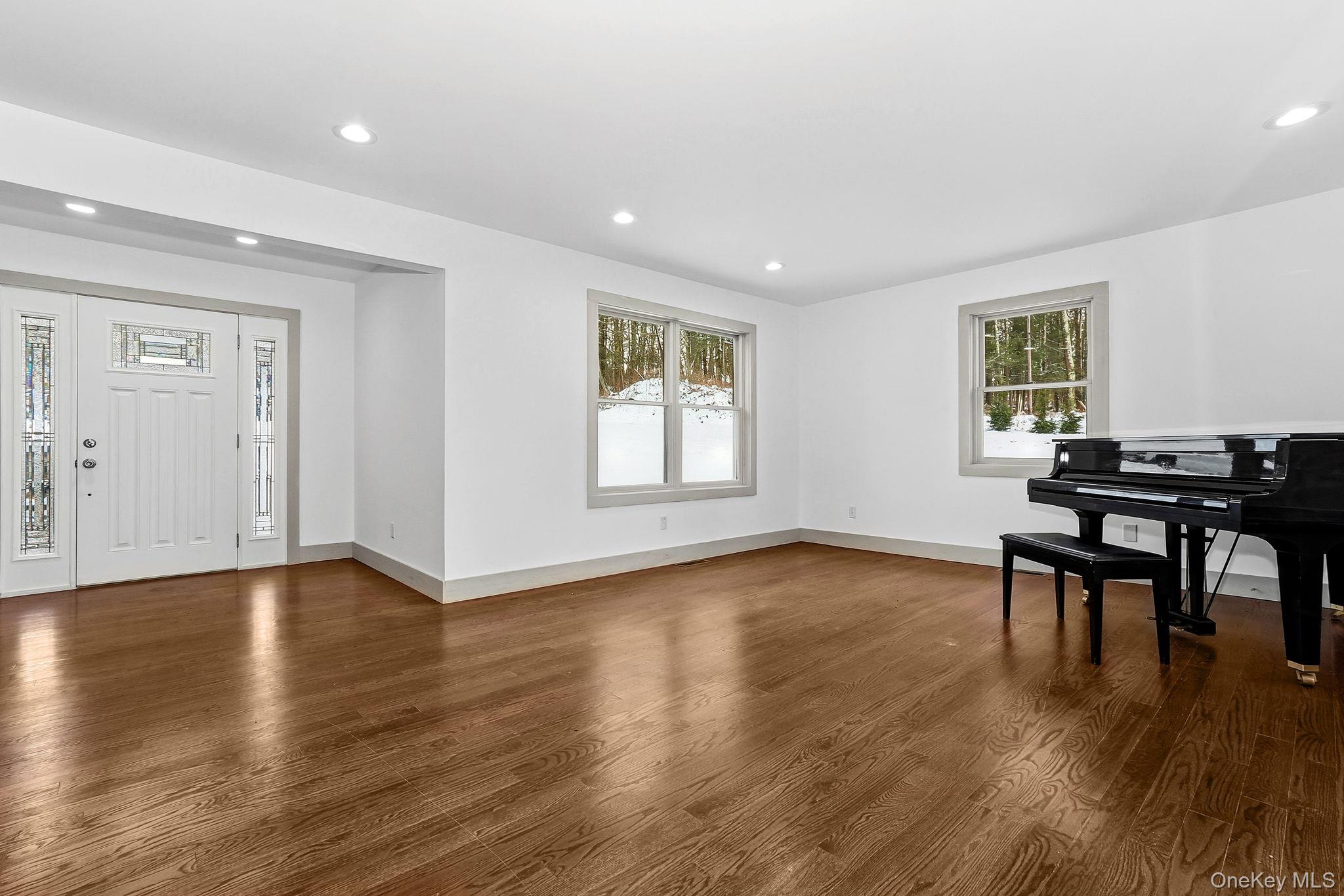 Rhinebeck, New York 12572, United States, 3 Bedrooms Bedrooms, ,3 BathroomsBathrooms,Residential,Active,251840