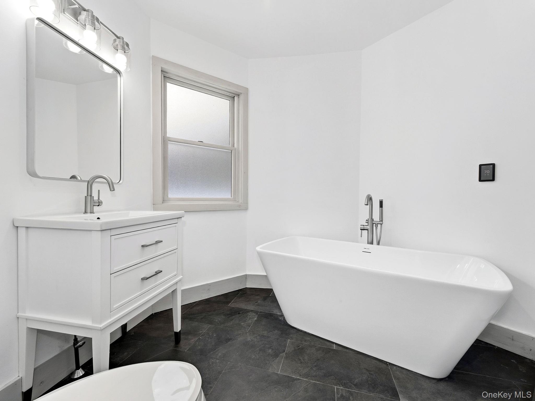 Rhinebeck, New York 12572, United States, 3 Bedrooms Bedrooms, ,3 BathroomsBathrooms,Residential,Active,251840