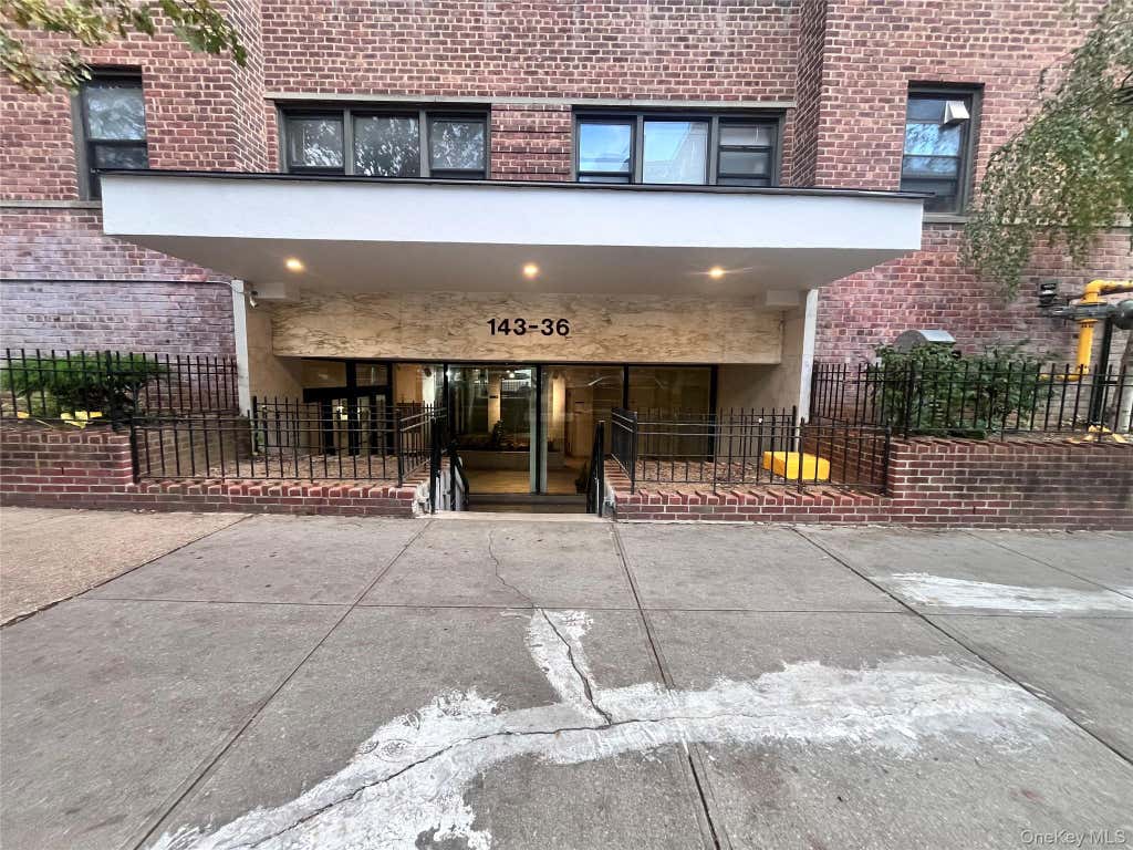 Photo of 143-36 Barclay Ave Ave #6C, Flushing, NY 11355 (MLS # 1033658)