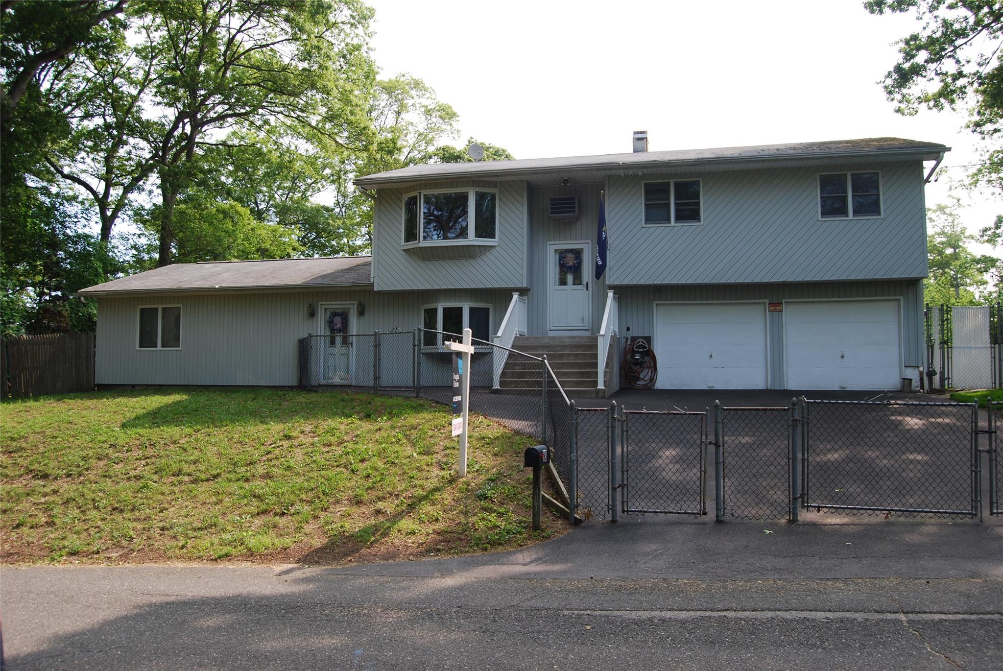 93 W 6th Street, Ronkonkoma, New York image 1