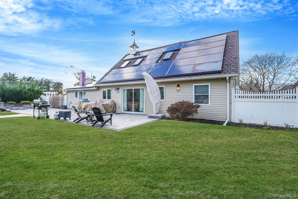 Photo of 10 Pickwick Court, Stony Brook, NY 11790 (MLS # 944742)