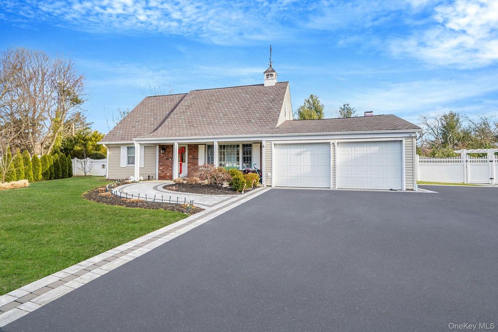 Photo of 10 Pickwick Court, Stony Brook, NY 11790 (MLS # 944742)