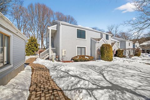 Homes For Sale - 97 Sunfish Landing<br/> Mohegan Lake, NY 10547