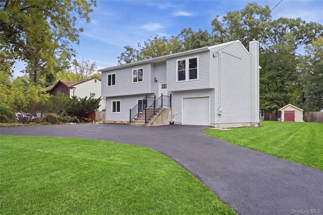 93 Mount Sinai Coram Road