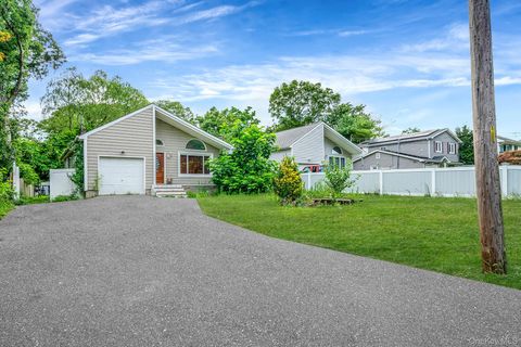 Homes For Rent - 413 Glen Drive<br/> Suffolk County, Shirley, NY 11967