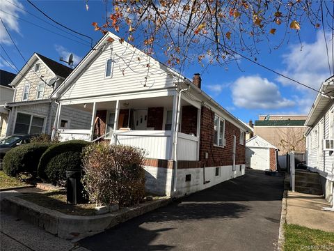 21 Beechwood Avenue, Port Washington, NY 11050 - MLS#: 936374