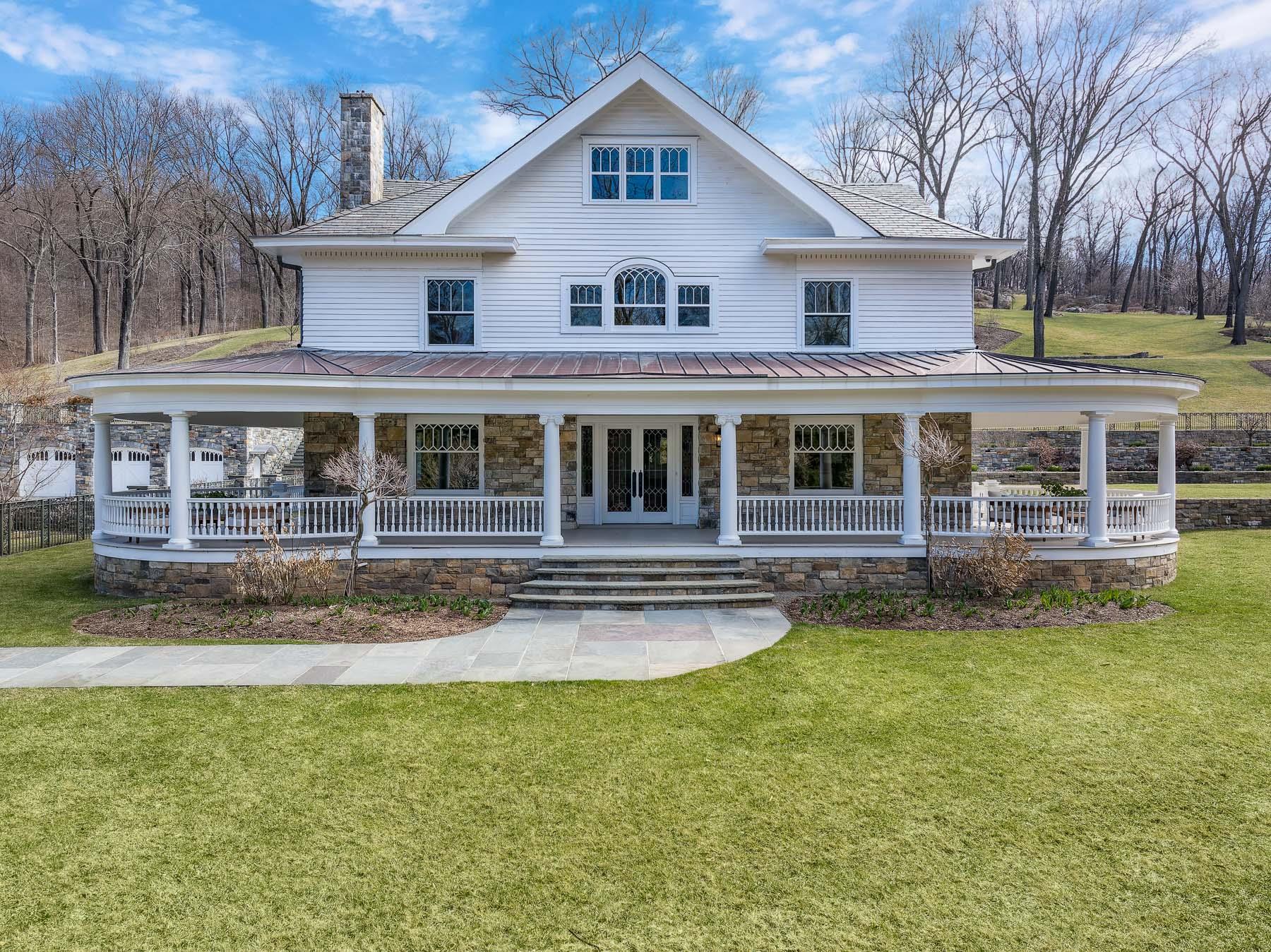 Sarles Street, Bedford Corners, New York - 5 Bedrooms  
5.5 Bathrooms  
13 Rooms - 
