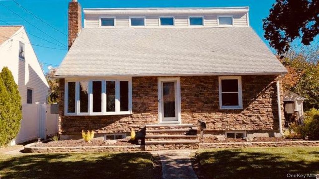 Photo of 77 Lynton Road, Albertson, NY 11507 (MLS # 959553)