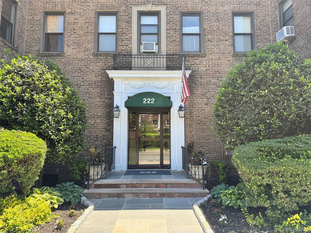 Photo of 222 7th Street #2B, Garden City, NY 11530 (MLS # 1005246)