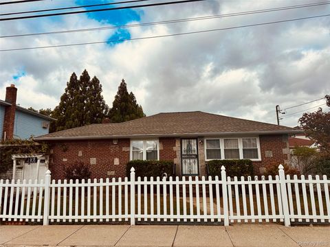 100 Memphis Avenue, Floral Park, NY 11001 - MLS#: 934309