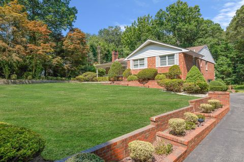520 Caledonia Road Dix Hills NY 11746