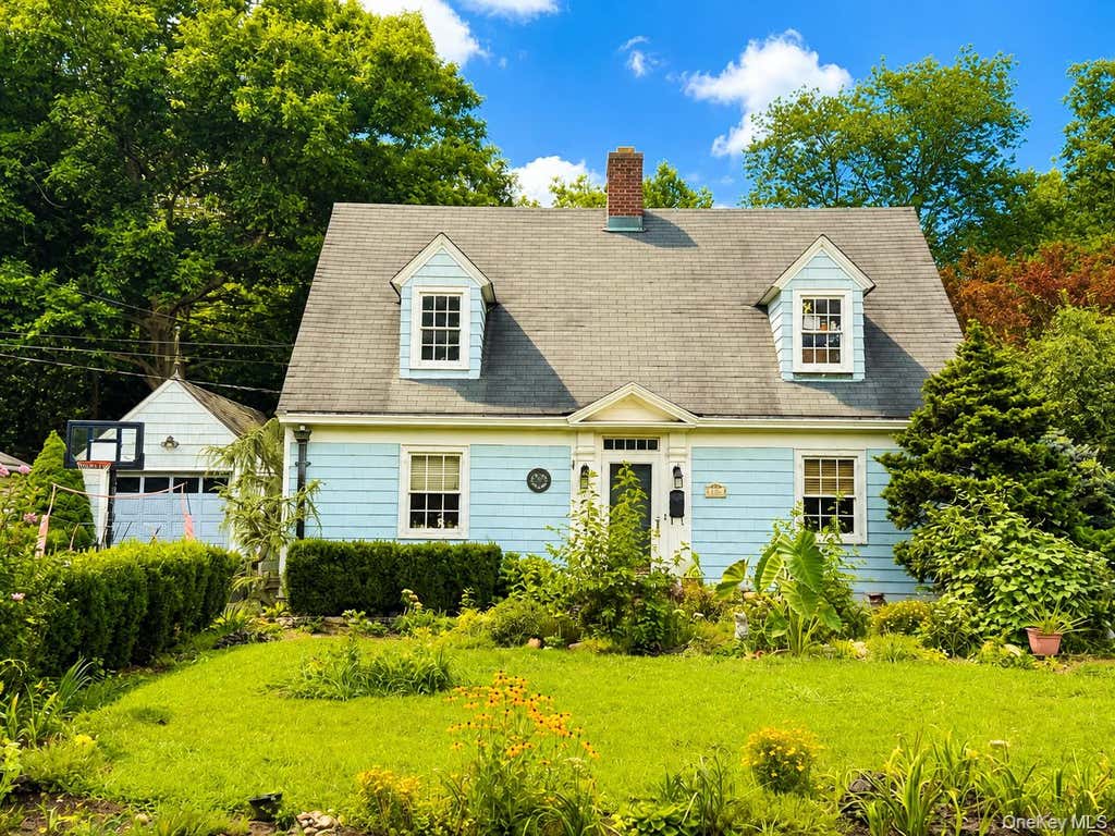 Photo of 6 Waldron Terrace, Sloatsburg, NY 10974 (MLS # 964340)