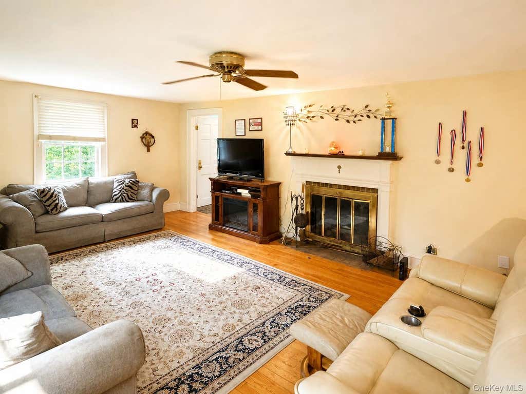 Photo of 6 Waldron Terrace, Sloatsburg, NY 10974 (MLS # 964340)