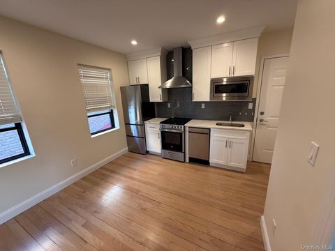 Apartment For Rent - 610 Jerico Turnpike<br/> New Hyde Park, NY 11040