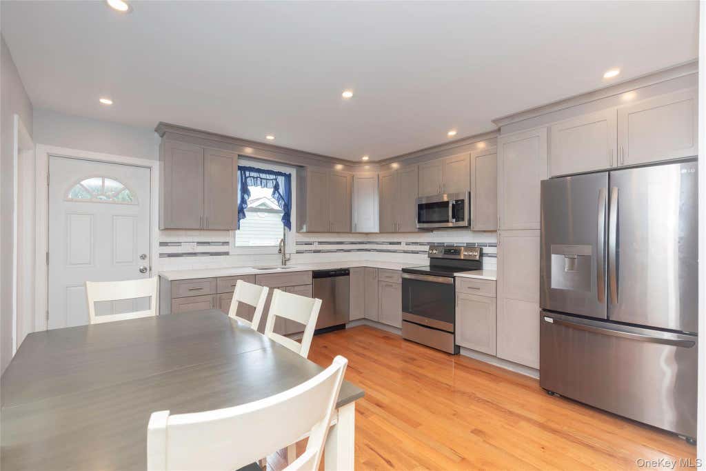 Photo of 72 Edgewater Park Drive #72C, Bronx, NY 10465 (MLS # 1026673)