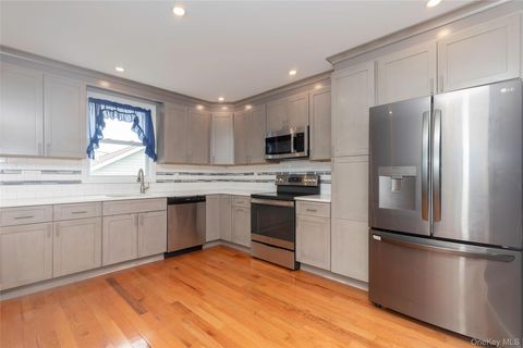 Homes For Sale - 72 Edgewater Park Drive #72C<br/> Bronx County, Bronx, NY 10465