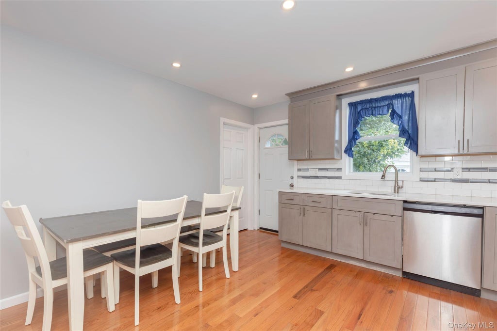 Photo of 72 Edgewater Park Drive #72C, Bronx, NY 10465 (MLS # 1026673)