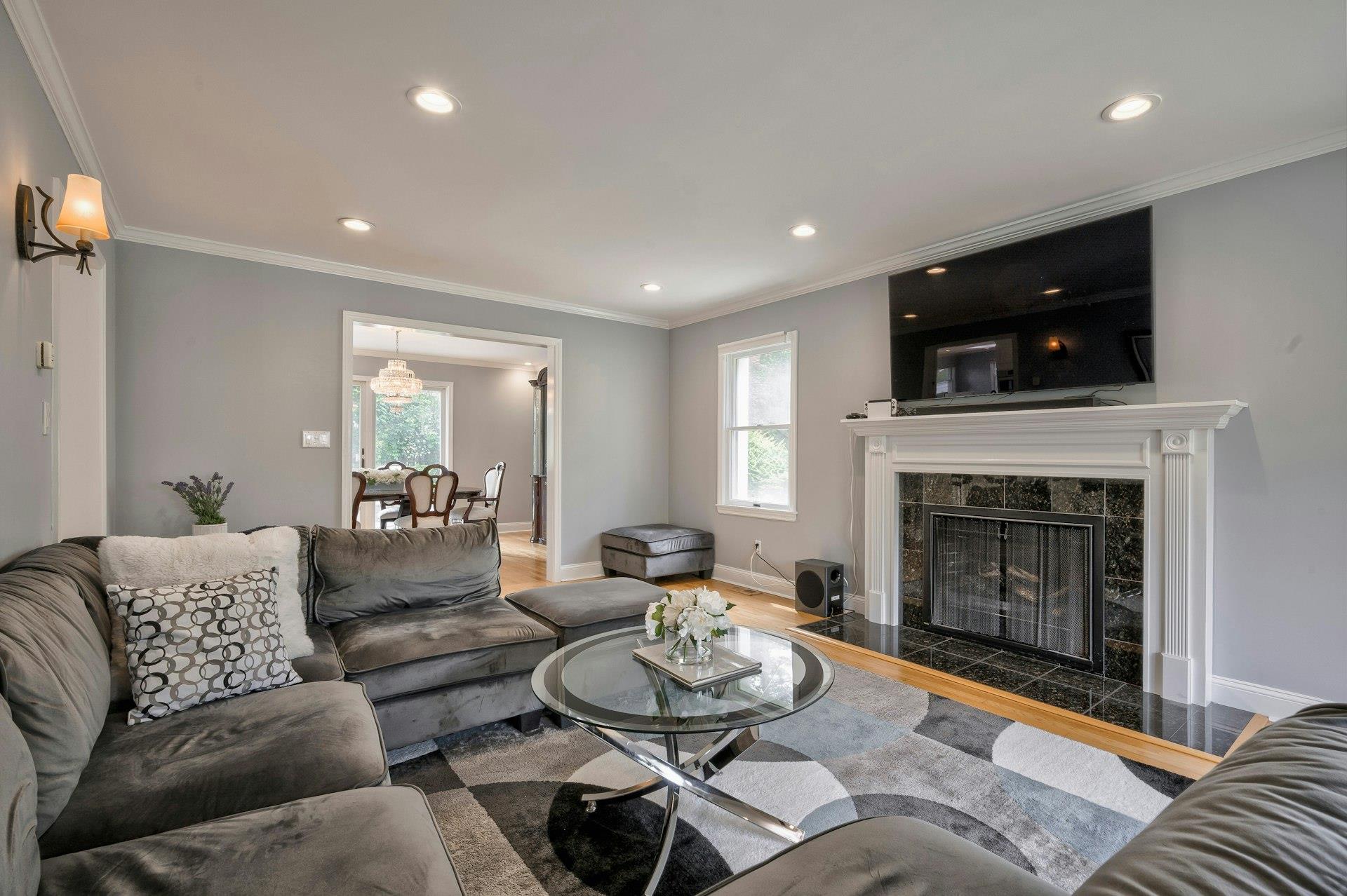 16 Andover Lane, Manhasset, New York image 6