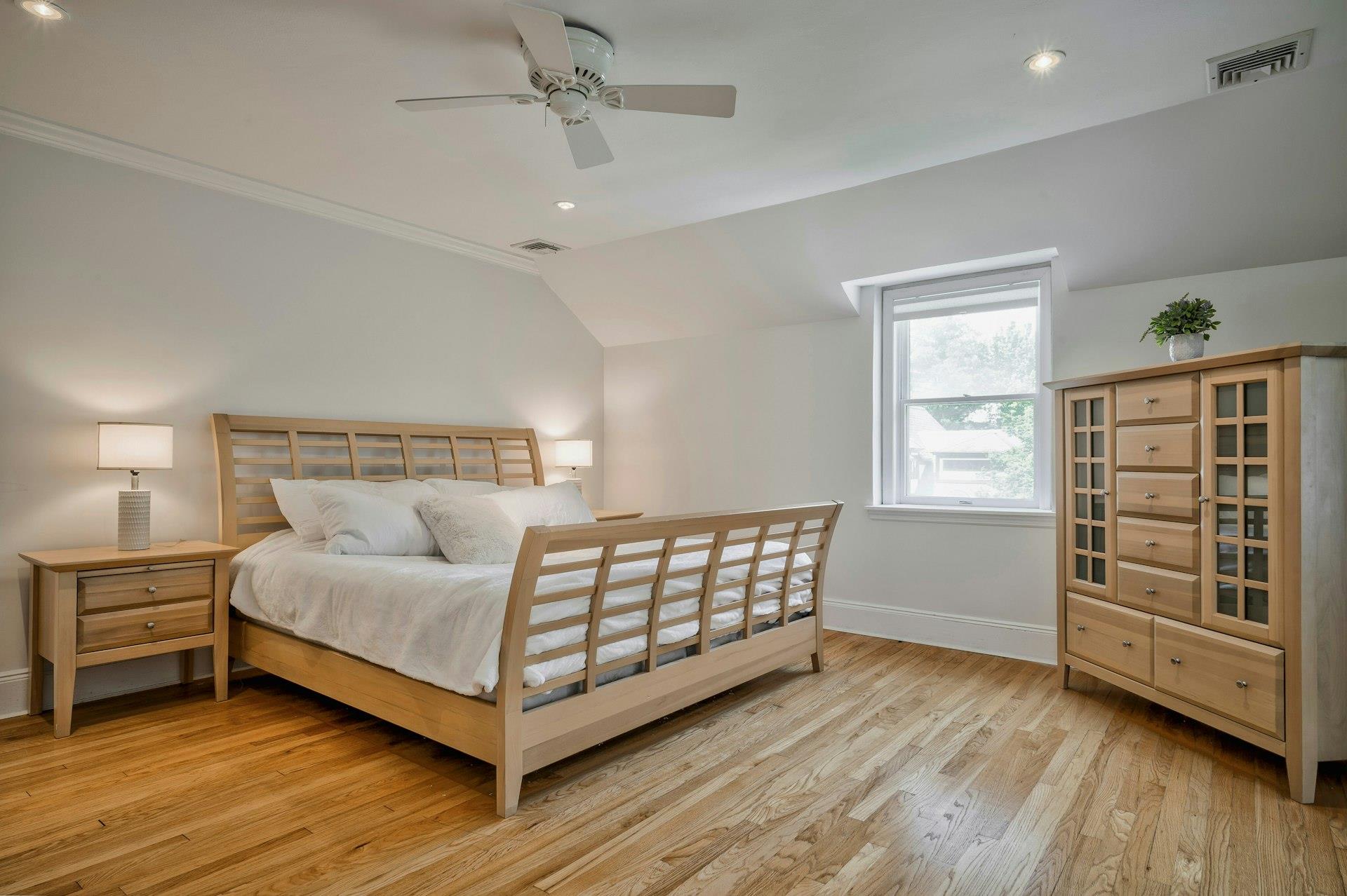 16 Andover Lane, Manhasset, New York image 23