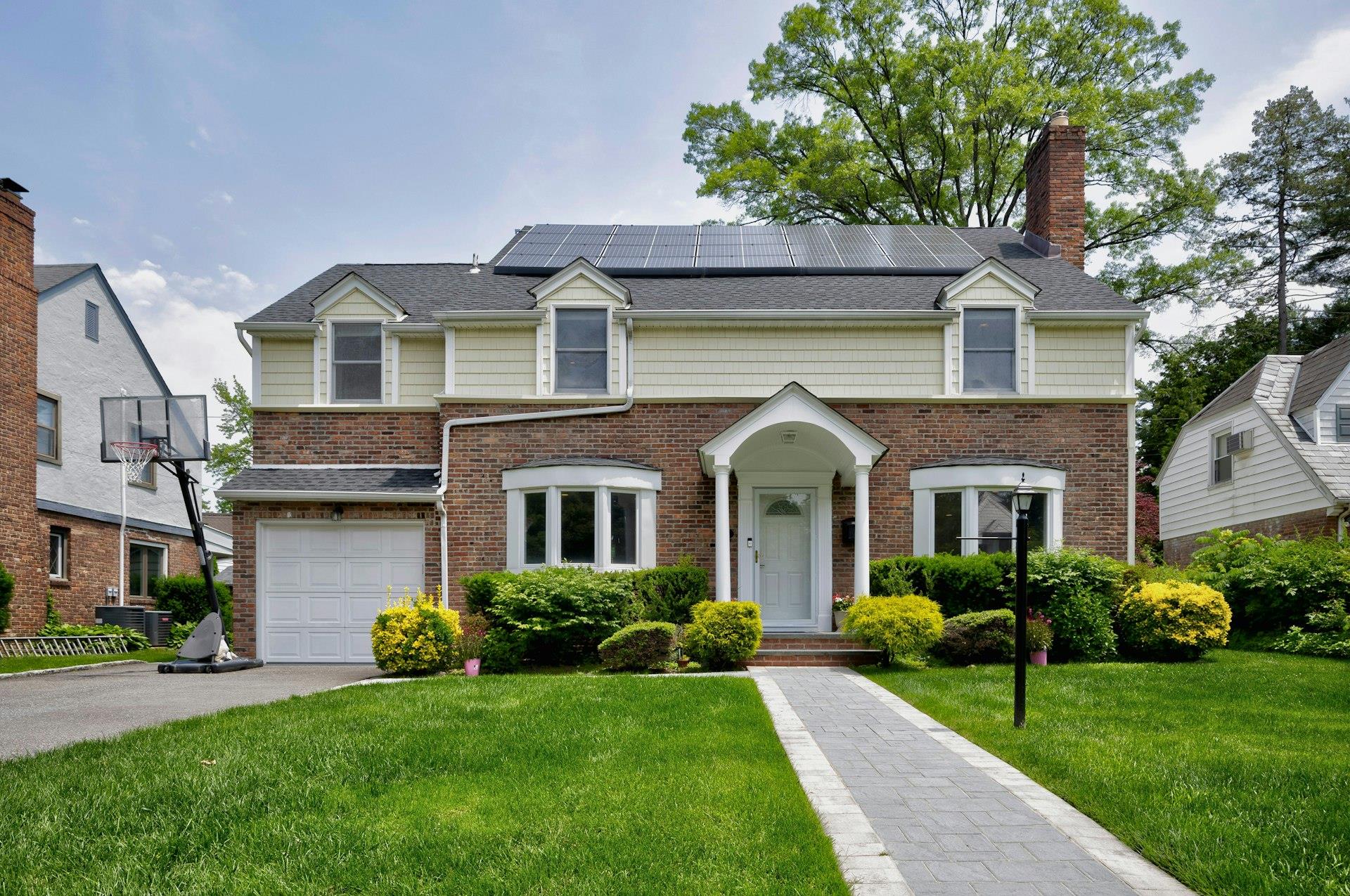 16 Andover Lane, Manhasset, New York image 1