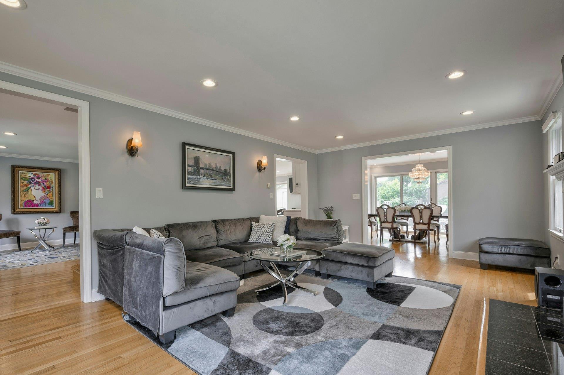 16 Andover Lane, Manhasset, New York image 7