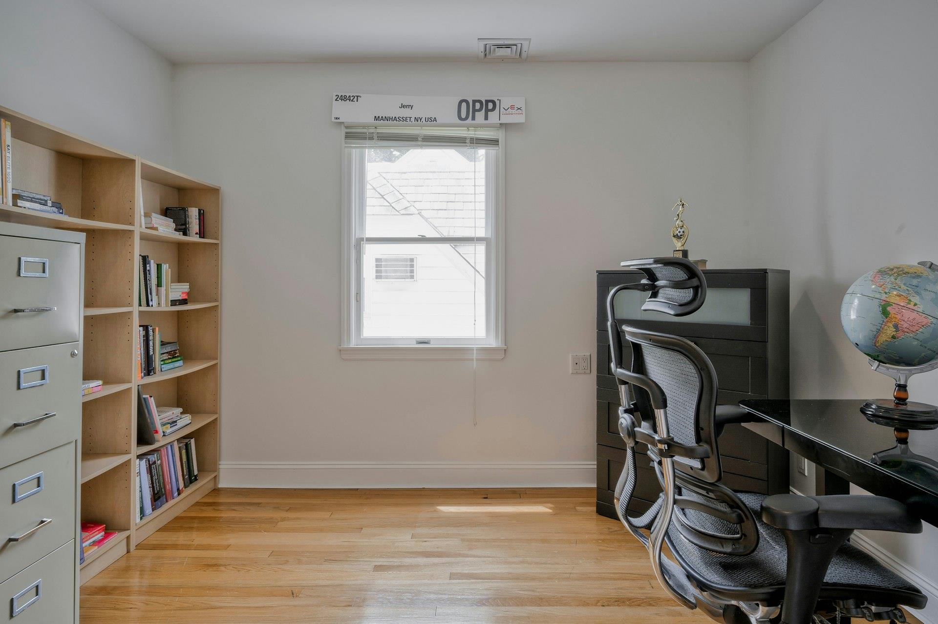 16 Andover Lane, Manhasset, New York image 29